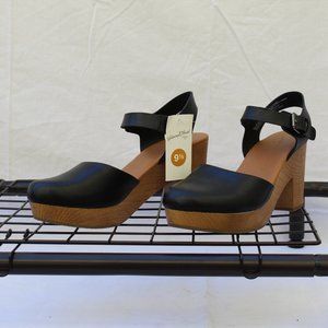 Universal Thread Heeled Clogs